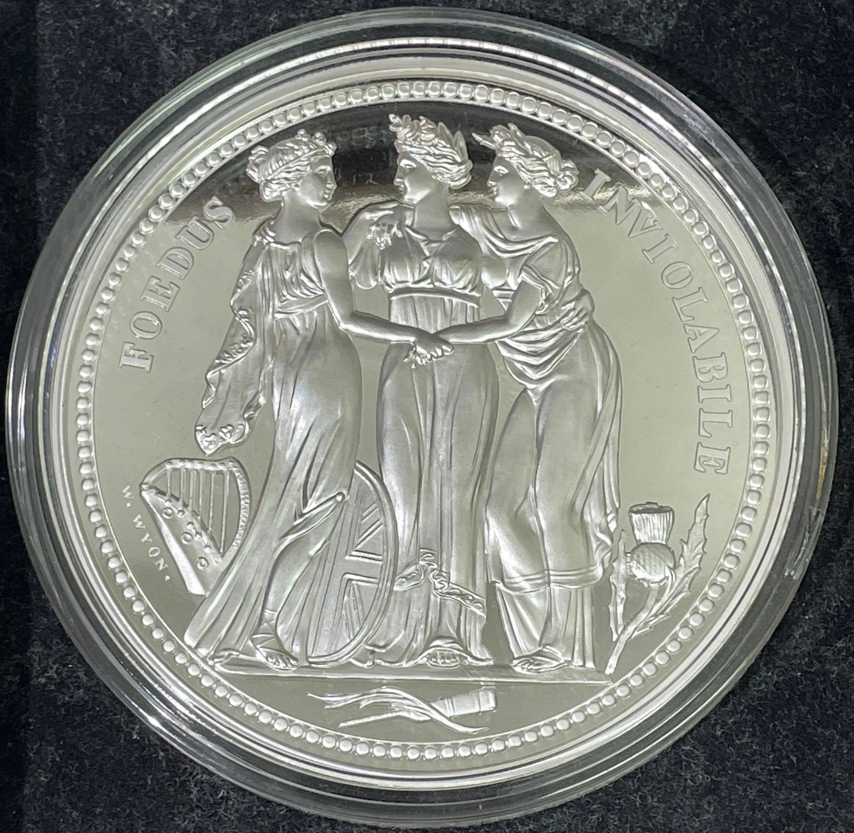2020年 オルダニー スリー・グレイセス 1キロプルーフ銀貨 未鑑定 COA059